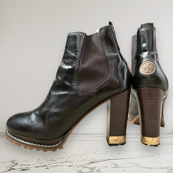 TORY BURCH Patent Leather Chelsea Boots Gold Accent Lug Sole Dark Brown Size 9 - Picture 1 of 12